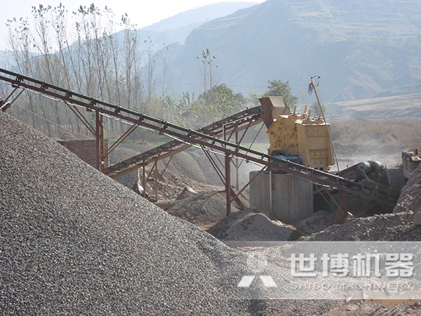 反擊式破碎生產(chǎn)線(xiàn)現場(chǎng)