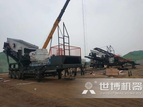 移動(dòng)鵝卵石碎沙機現場(chǎng)