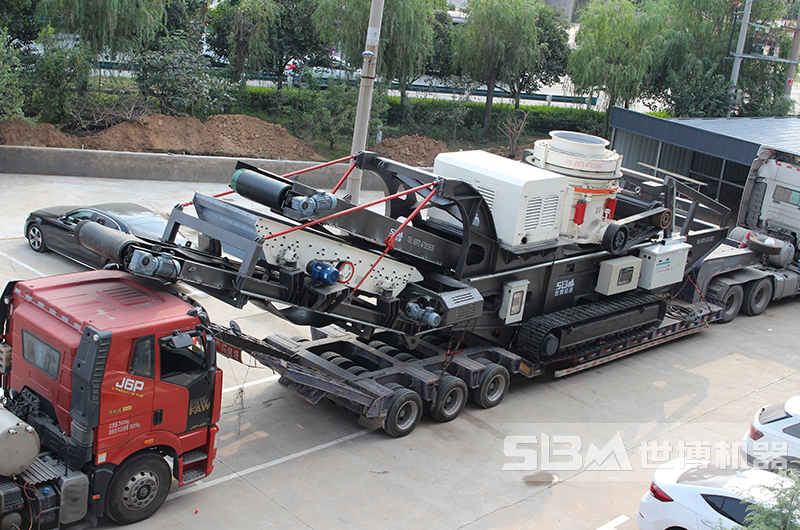 履帶粉碎石頭機裝車(chē)上發(fā)貨圖