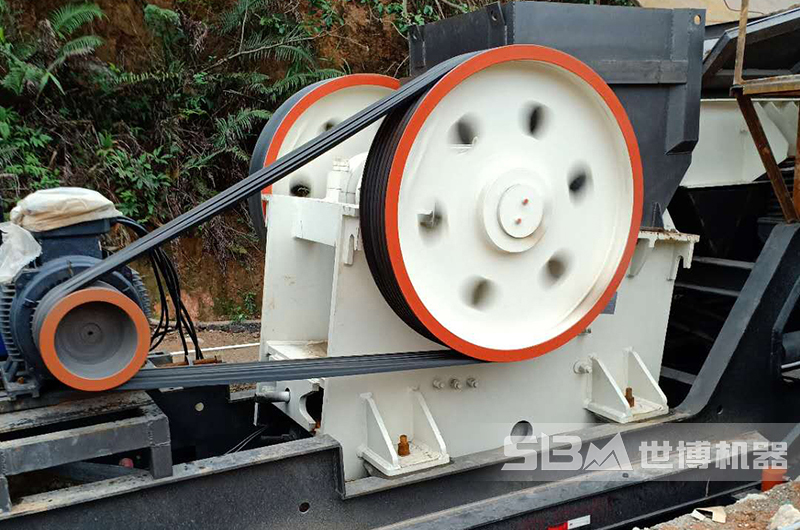 河北青石破碎生產(chǎn)線(xiàn)現場(chǎng)