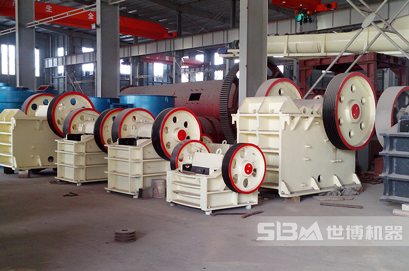 大小不同型號的鄂破機