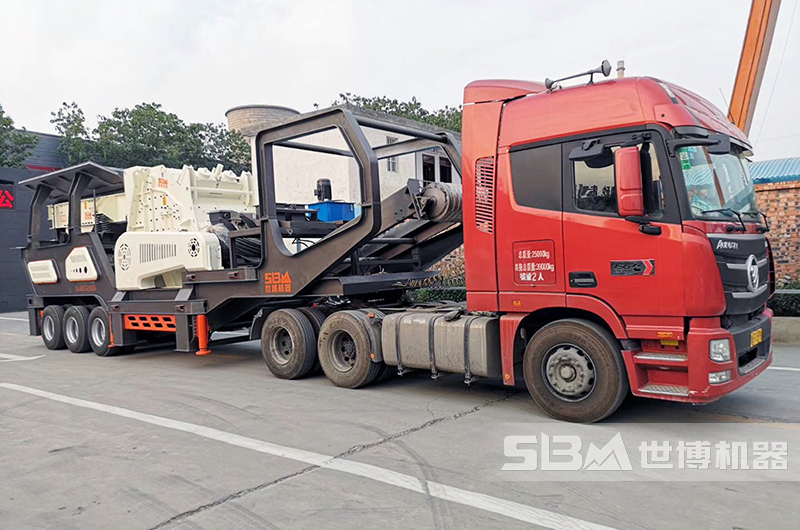 移動(dòng)破碎機設備發(fā)貨 移動(dòng)破碎機設備發(fā)貨