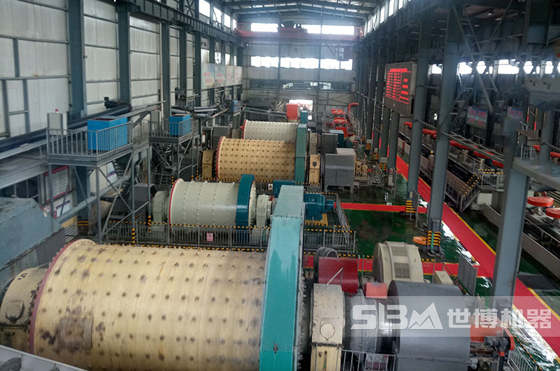 球磨機磨礦現場(chǎng)