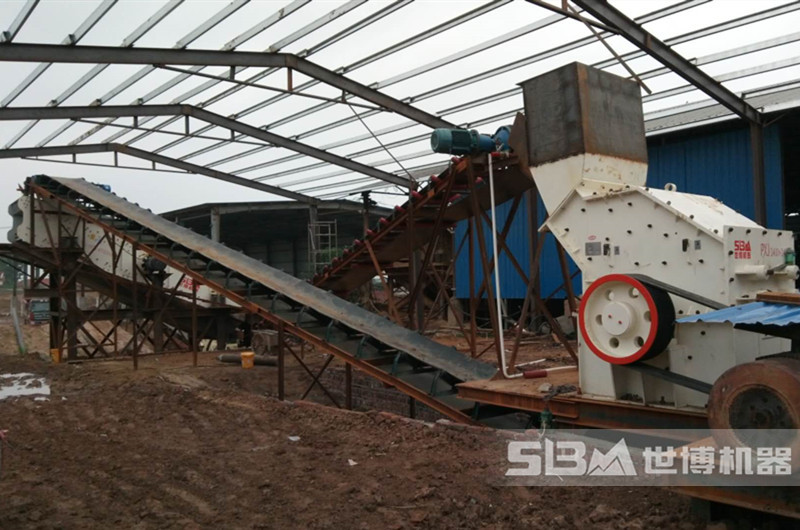 小型石英石沙加工設備現場(chǎng)