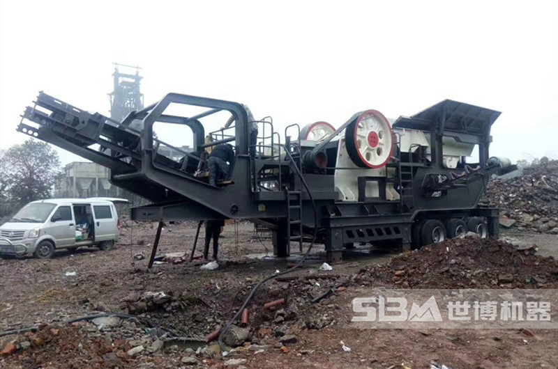 移動(dòng)建筑垃圾破碎機