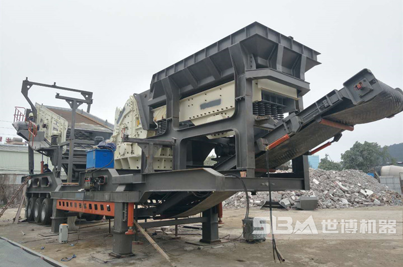 山西移動(dòng)破碎機打混合料現場(chǎng)