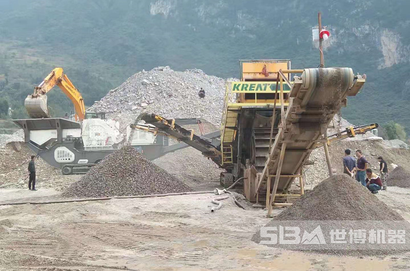 移動(dòng)破碎站現場(chǎng)