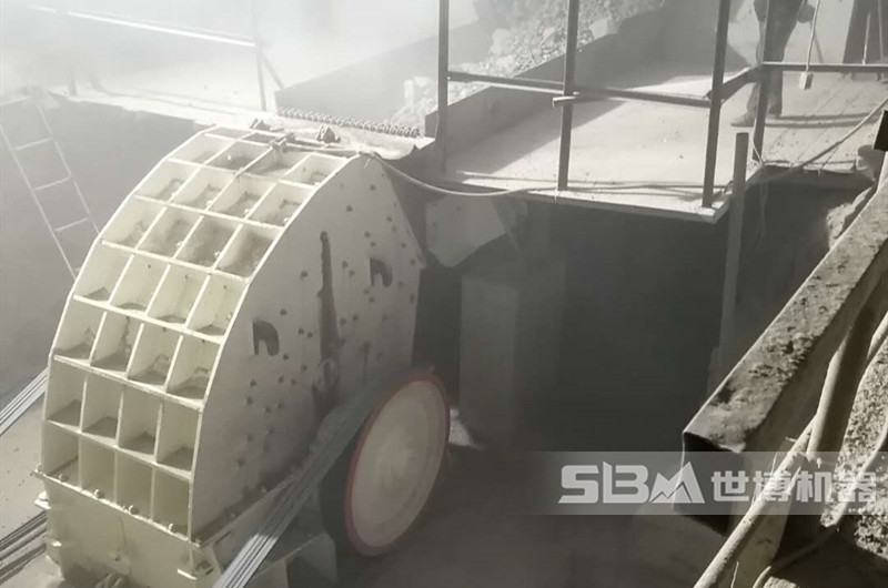 重錘式破碎機現場(chǎng)