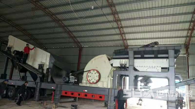 三組合移動(dòng)石子破碎機