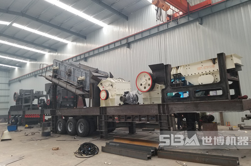 四組合移動(dòng)車(chē)是小型石子破碎機