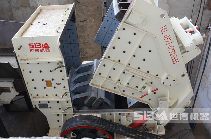 反擊式破碎機液壓開(kāi)腔圖