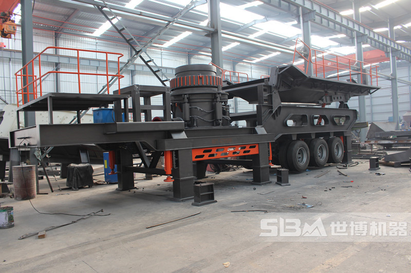 移動(dòng)式發(fā)動(dòng)機碎石機生產(chǎn)車(chē)間