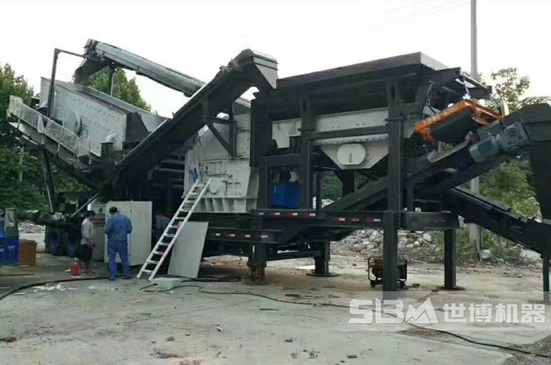 移動(dòng)破碎篩分一體機，三組合移動(dòng)破碎機