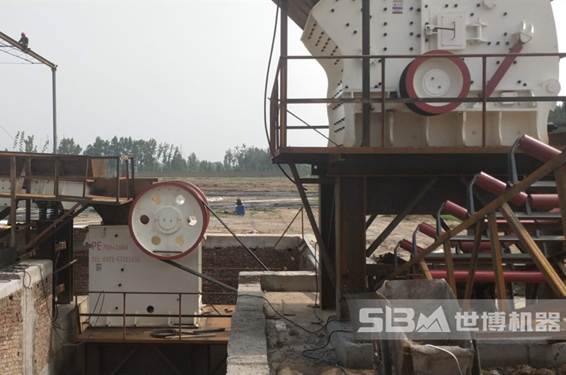 顎破+反擊破碎石機現場(chǎng)