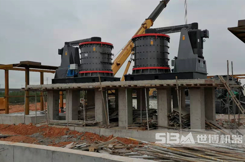 兩臺復合式制砂機安裝現場(chǎng)