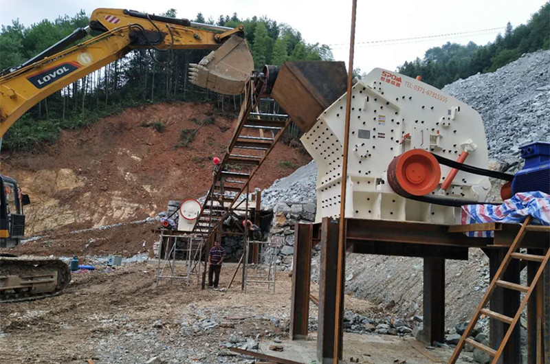 PF反擊破錘石機現場(chǎng)圖，二破細碎破碎機