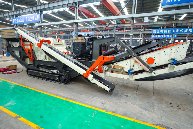 履帶移動(dòng)三組合破碎機