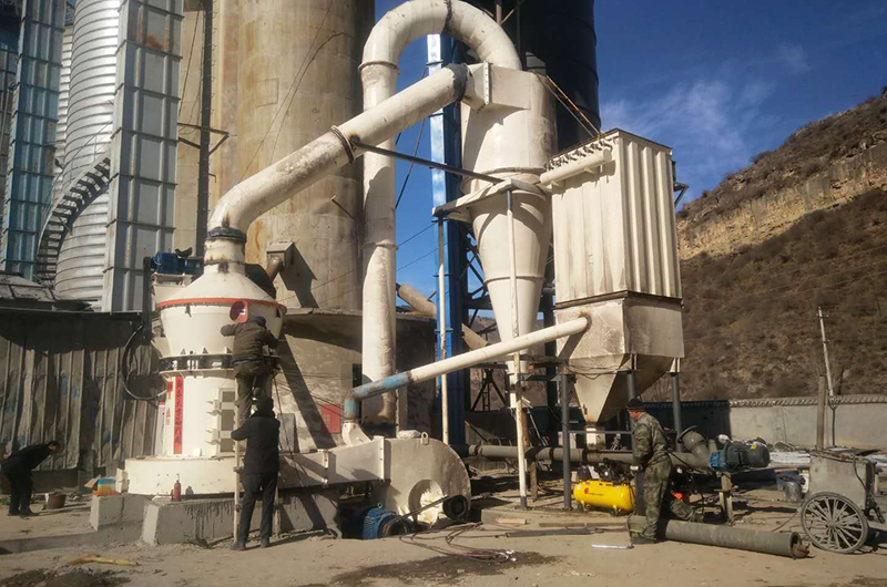 河南世博磨粉機加工鋁礬土現場(chǎng)