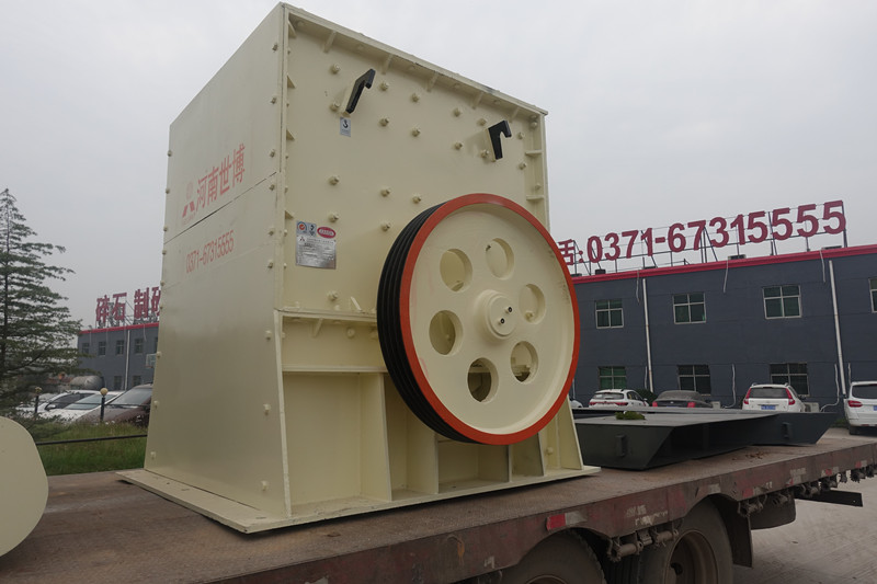 世博廠(chǎng)家箱式石料破碎機發(fā)貨