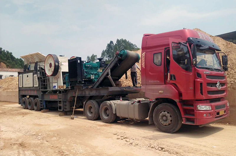 移動(dòng)破碎機帶柴油機一體機