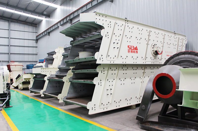 河南世博礦山碎石設備廠(chǎng)家，圖為振動(dòng)篩車(chē)間