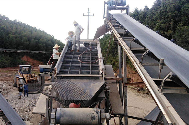 粗料振動(dòng)篩安裝現場(chǎng)