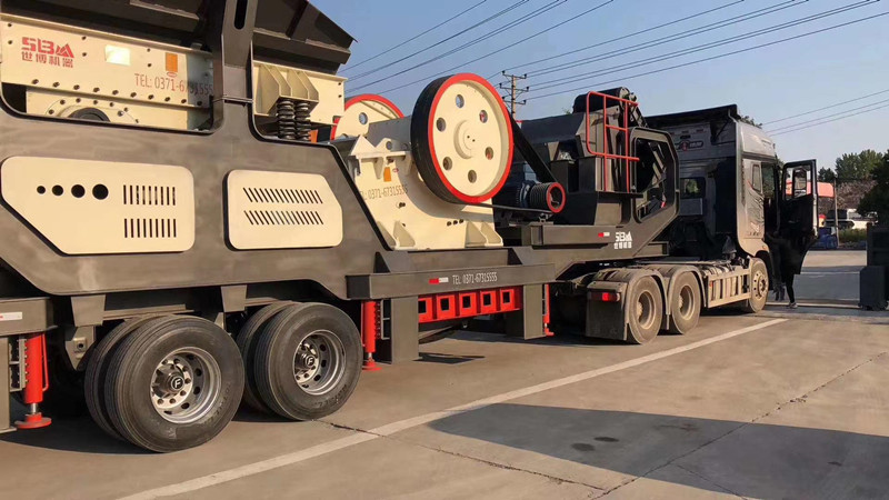 大型輪胎移動(dòng)鄂破碎石機