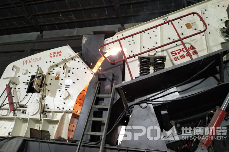 移動(dòng)破碎機1412，1214反擊破移動(dòng)破碎機