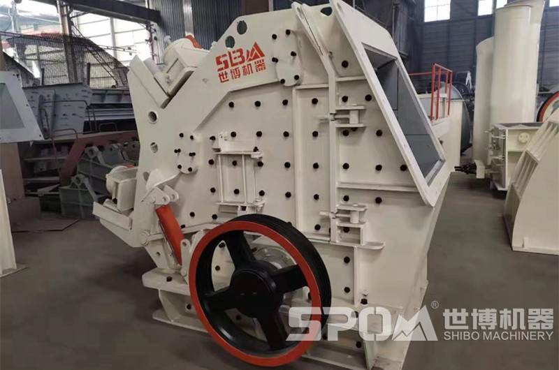 LF150大口反擊式破碎機，時(shí)產(chǎn)150噸粗碎機推薦型號