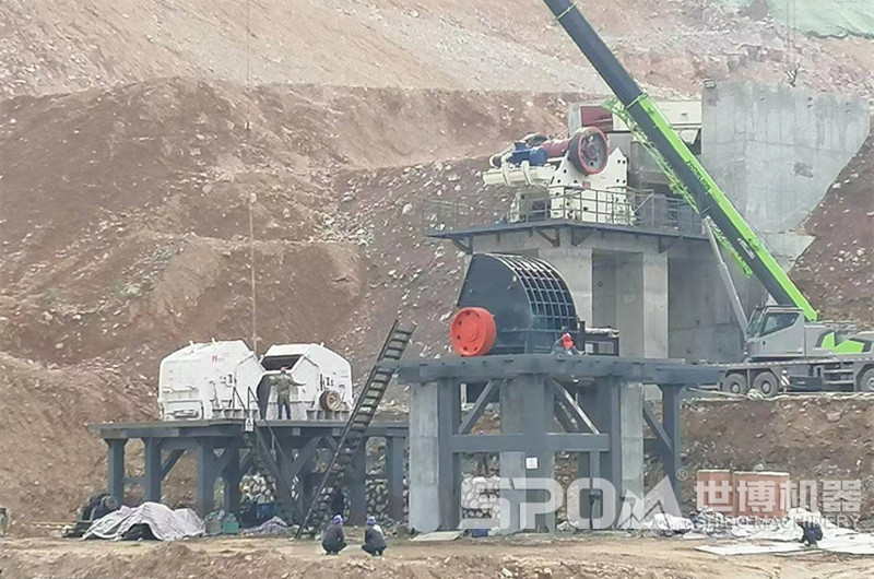 石料廠(chǎng)重錘破碎機安裝現場(chǎng)圖