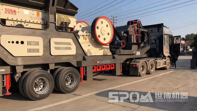 移動(dòng)式粗碎鄂破機發(fā)貨