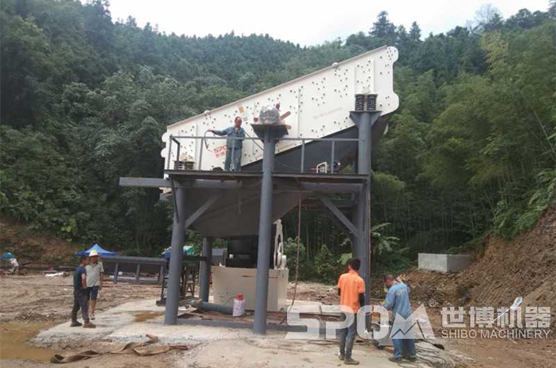 露天砂石料干篩機安裝現場(chǎng)圖