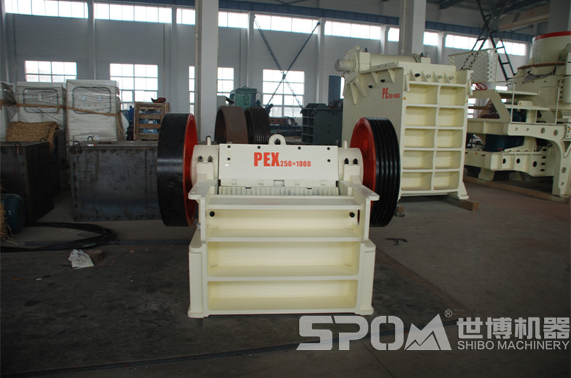 世博細牙破碎機生產(chǎn)廠(chǎng)家