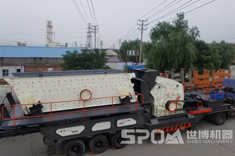 反擊式移動(dòng)破碎振動(dòng)篩分機