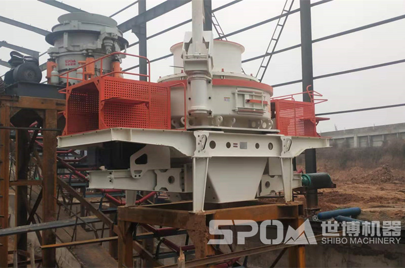 大理石生產(chǎn)機制砂現場(chǎng)，圓錐破和制砂機