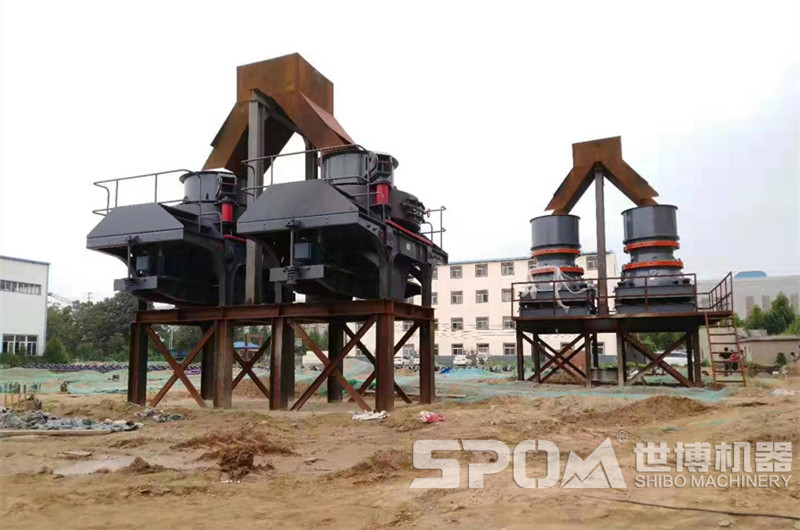 采石場(chǎng)圓錐破和制砂機安裝現場(chǎng)