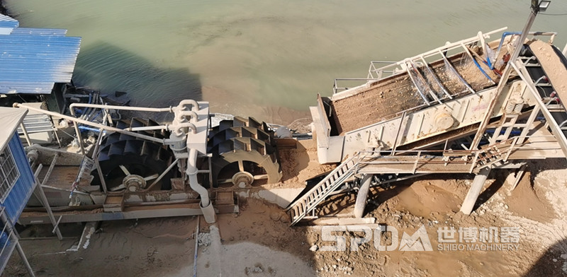 河卵石振動(dòng)洗石機洗砂機現場(chǎng)圖