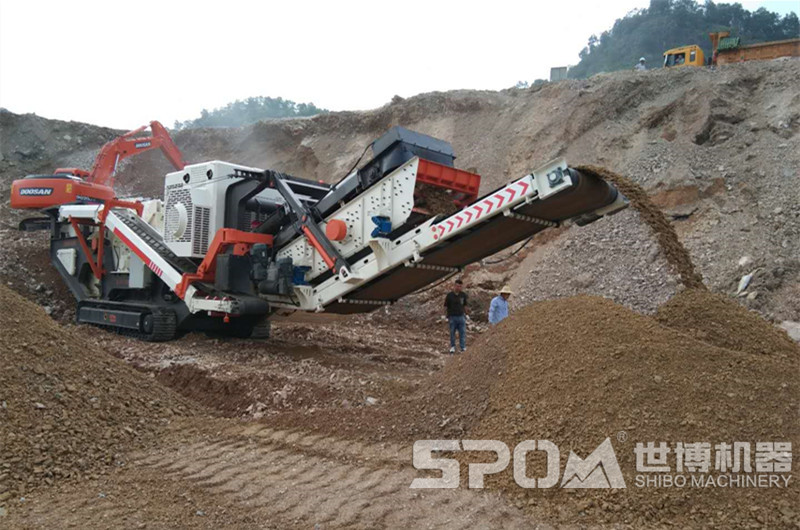 移動(dòng)碎石機無(wú)塵現場(chǎng)