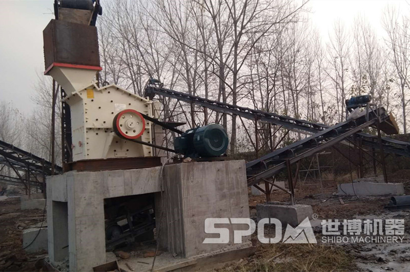 石子反擊細碎機現場(chǎng)圖