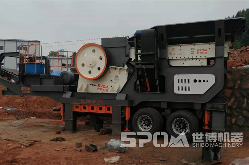 世博小型柴油移動(dòng)破石子破碎機