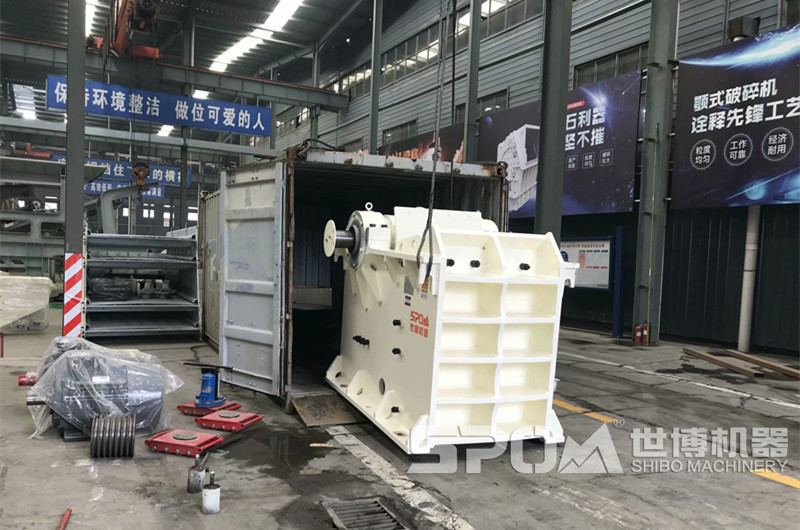 顎式破碎機裝車(chē)發(fā)貨