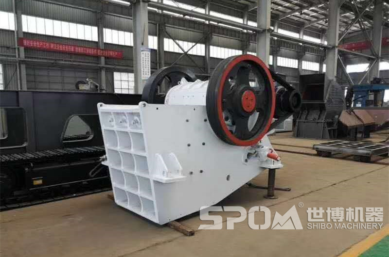 世博顎破碎石機生產(chǎn)車(chē)間