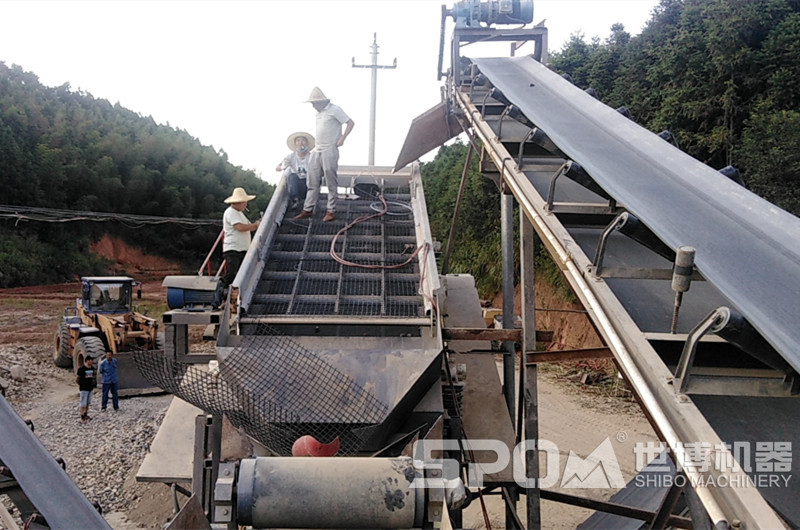 振動(dòng)篩安裝現場(chǎng)
