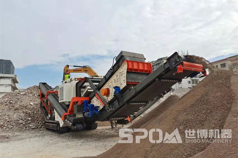 大型建筑垃圾粉碎機現場(chǎng)工作