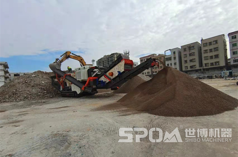 建筑垃圾移動(dòng)破碎站生產(chǎn)現場(chǎng)