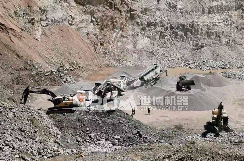 年產(chǎn)30萬(wàn)噸破碎機生產(chǎn)現場(chǎng)