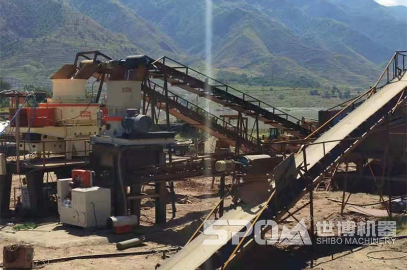 砂巖破碎制砂洗砂現場(chǎng)