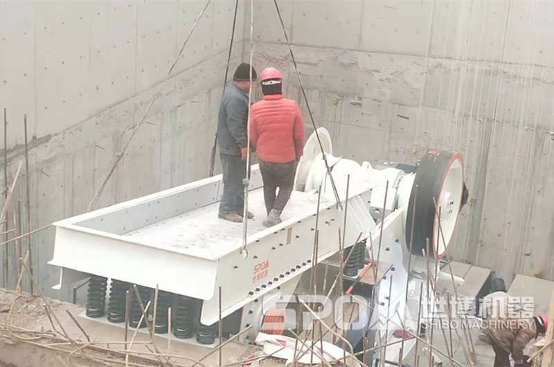 1215破碎機及配套振動(dòng)給料機現場(chǎng)安裝圖