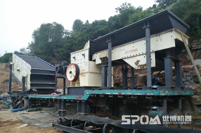 移動(dòng)箱破三組合破碎站現場(chǎng)