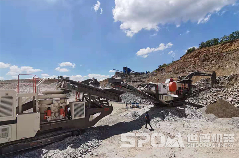 礦石破碎中履帶移動(dòng)圓錐破碎站現場(chǎng)應用圖